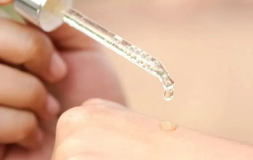 4 LOẠI TINH CHẤT DƯỠNG DA: PHÂN BIỆT SERUM, AMPOULE, ESSENCE, EMULSION ĐÚNG CÁCH